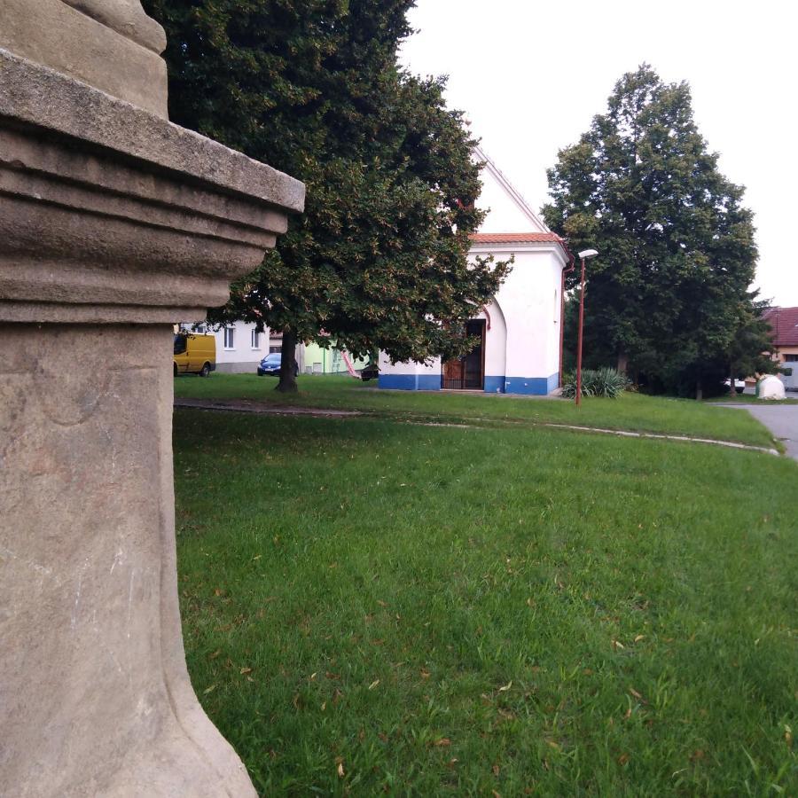 Vinny Sklep Kovarna - Nad Presovnou Rohatec Exterior foto