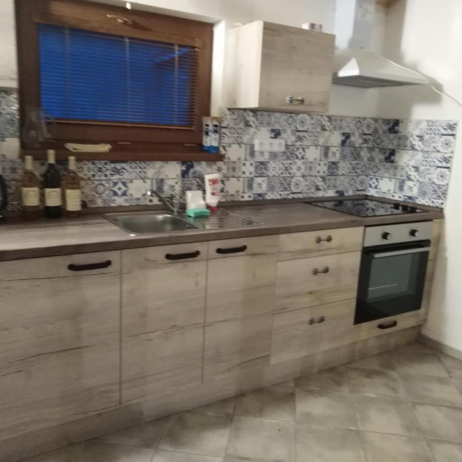 Vinny Sklep Kovarna - Nad Presovnou Rohatec Exterior foto
