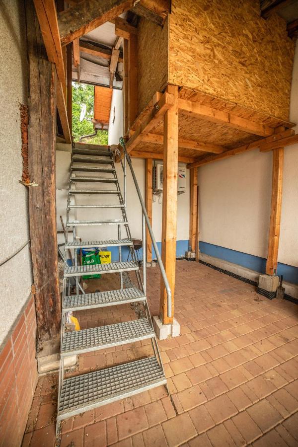 Vinny Sklep Kovarna - Nad Presovnou Rohatec Exterior foto
