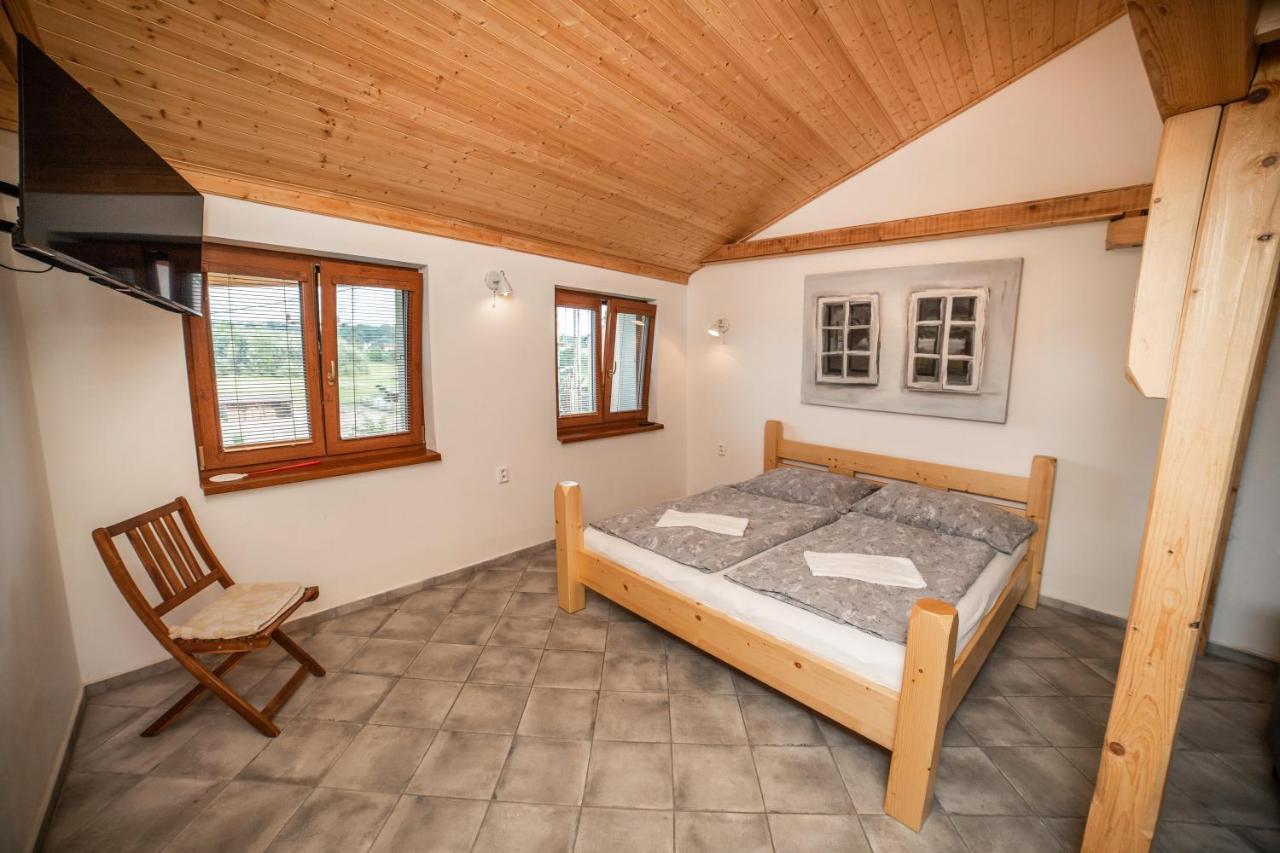 Vinny Sklep Kovarna - Nad Presovnou Rohatec Exterior foto
